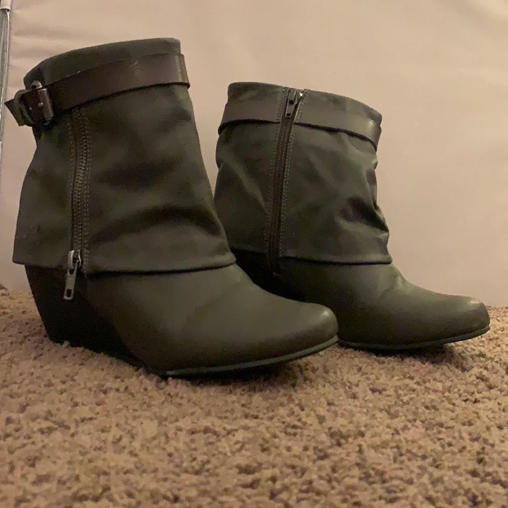 Blowfish Women’s Booties.  charcoal Gray size 7.5.